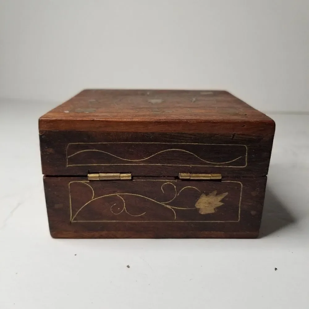 Vintage inlaid carved trinket box jewelry